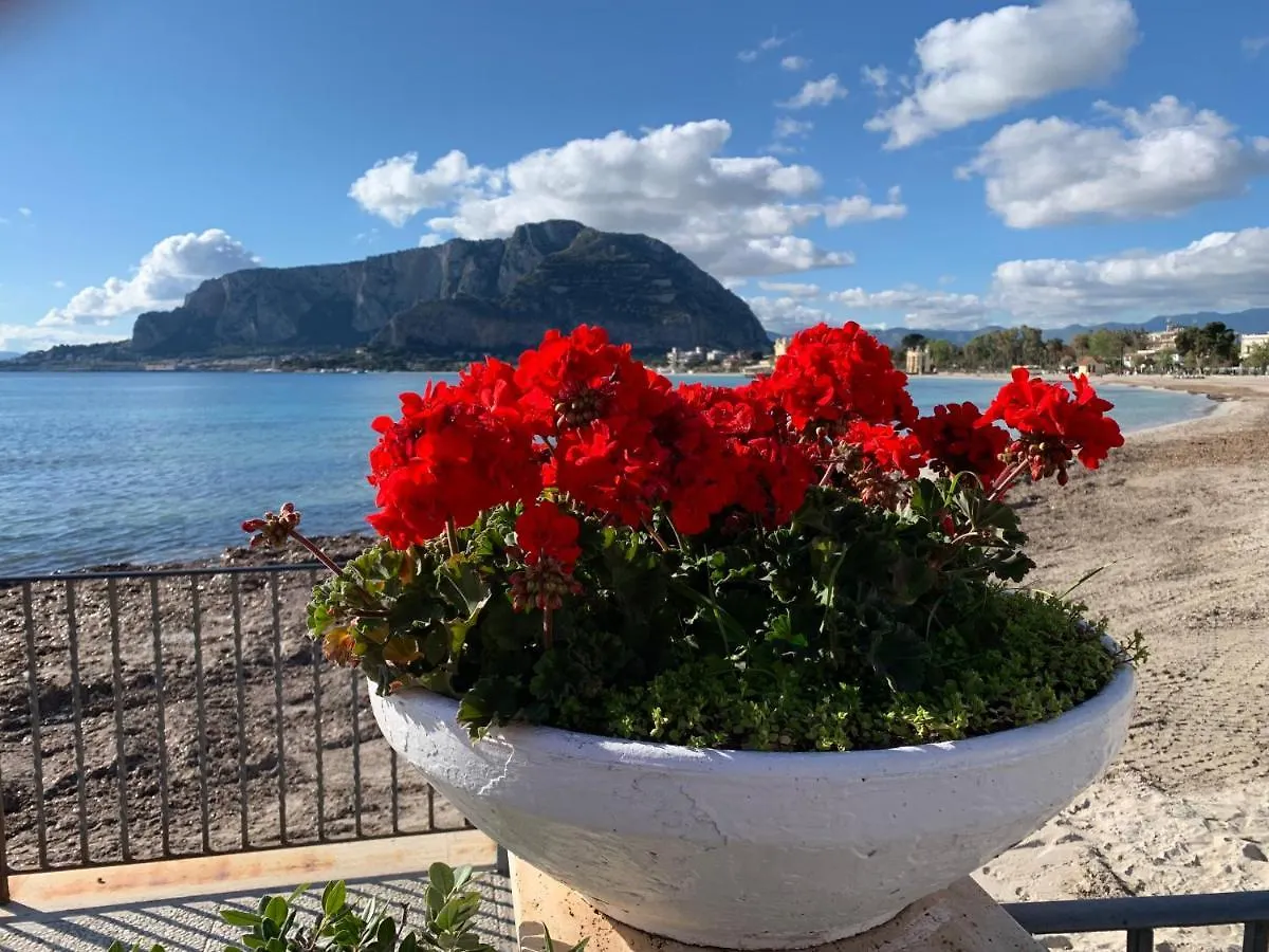 Mondello Sea View Beach Apartment Palerme