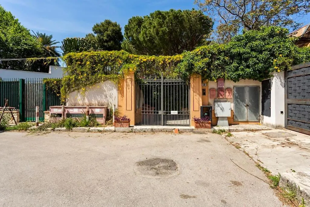Mondello Sea View Beach Apartment 巴勒莫