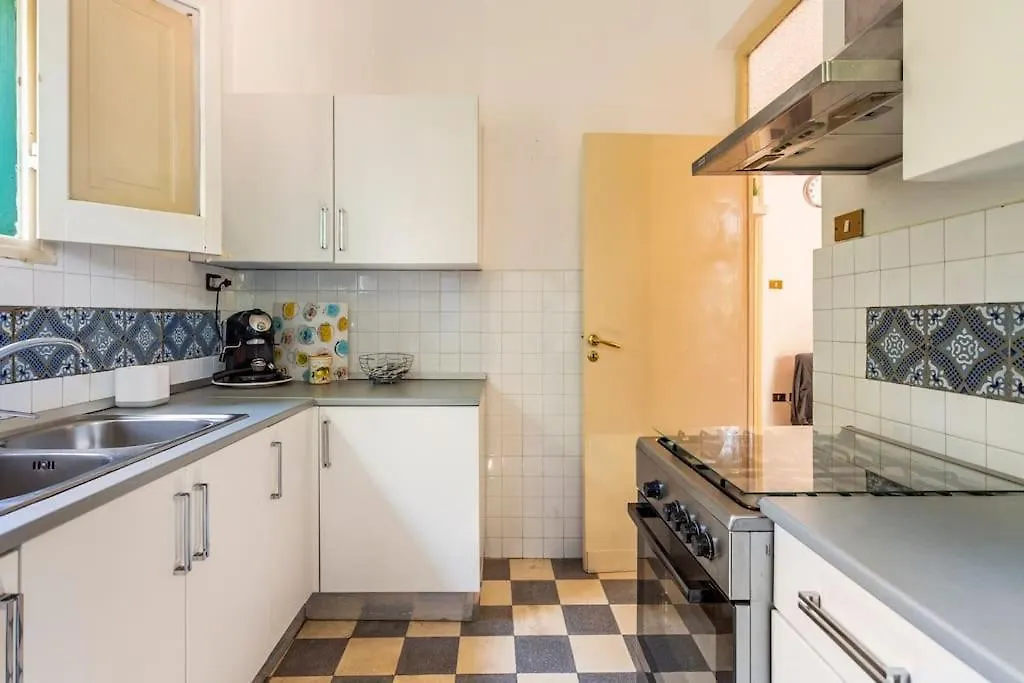 Mondello Sea View Beach Apartment 巴勒莫