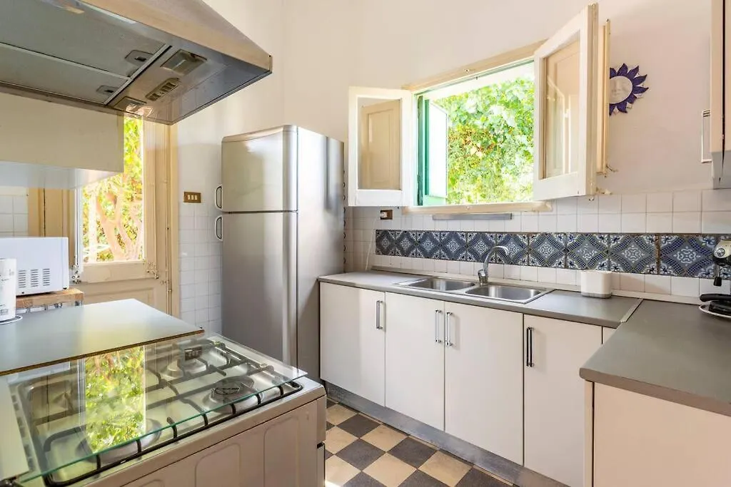 Mondello Sea View Beach Apartment 巴勒莫