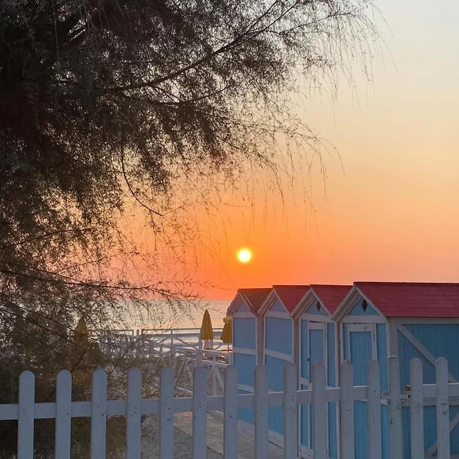 Mondello Sea View Beach Apartment 巴勒莫